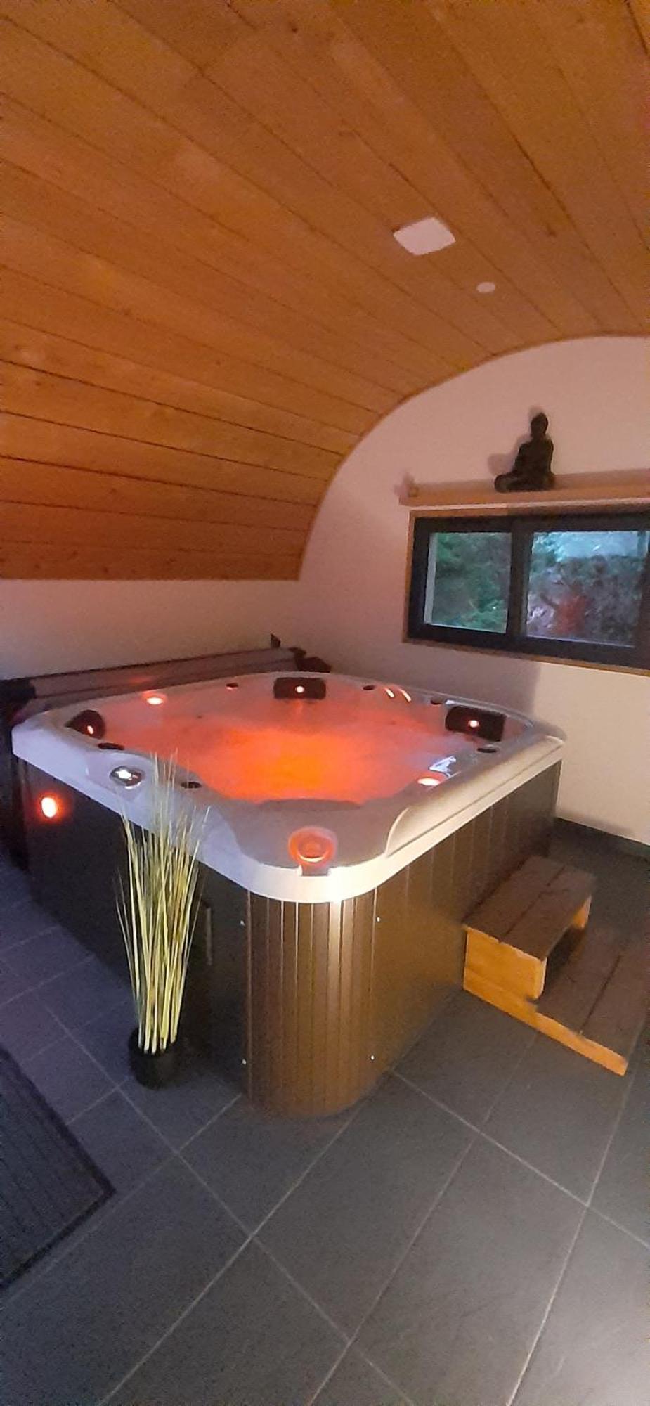 Gouézec Chalets De Pont Cob Avec Spa מראה חיצוני תמונה
